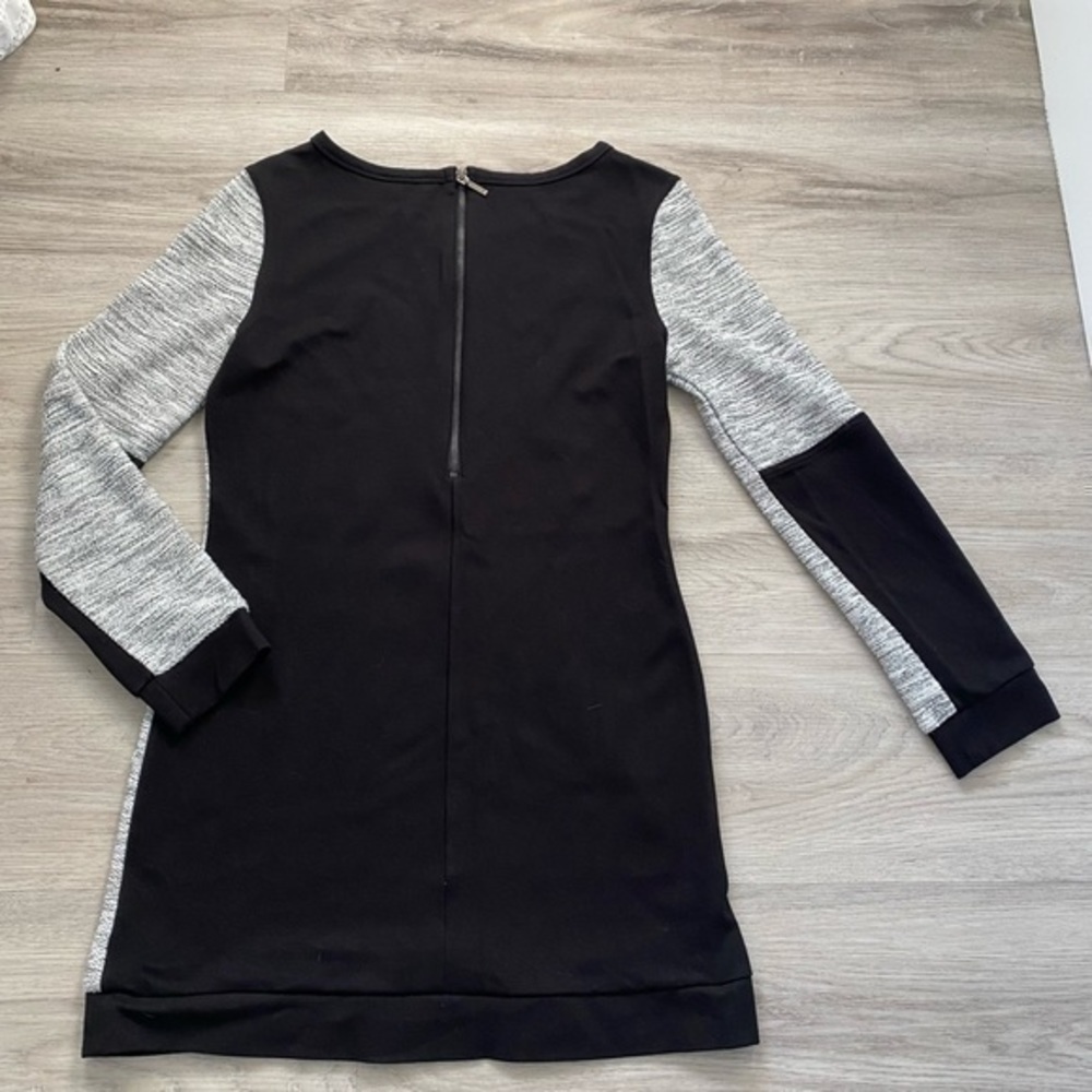 🛍️ 2/$12
LE CHATEAU size small (4/6) womens mini dress. Stretch material. - Picture 7 of 8